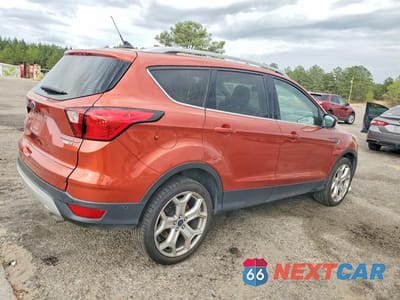 Trzecie zdjęcie samochodu z tyłu: 2019 FORD ESCAPE TITANIUM VIN:1FMCU9J95KUB01321 - miniatura