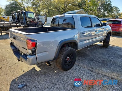 Trzecie zdjęcie samochodu z tyłu: 2017 TOYOTA TACOMA TRD PRO VIN:5TFCZ5AN5HX073149 - miniatura