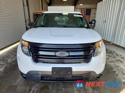 Piąte zdjęcie samochodu w środku: 2015 FORD EXPLORER POLICE INTERCEPTOR VIN:1FM5K8AR8FGC41649 - miniatura