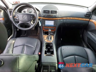 Zdjęcie 8 z 12 samochodu: 2008 MERCEDES-BENZ E 350 4MATIC VIN:WDBUF87X38B329324 - miniatura