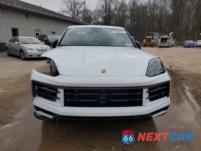 Piąte zdjęcie samochodu w środku: 2024 PORSCHE CAYENNE VIN:WP1AA2AY3RDA13895 - miniatura