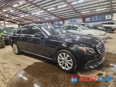 Czwarte zdjęcie samochodu z boku: 2018 MERCEDES-BENZ E 300 VIN:WDDZF4JB2JA294127 - miniatura