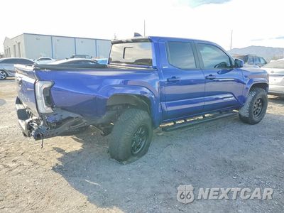 Trzecie zdjęcie samochodu z tyłu: 2025 TOYOTA TACOMA SR5 VIN:3TMLB5JN9SM162613 - miniatura