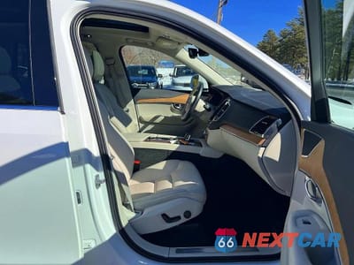 Piąte zdjęcie samochodu w środku: 2021 VOLVO XC90 T8 RECHARGE INSCRIPTION EXPRESS VIN:YV4BR0CK7M1700459 - miniatura