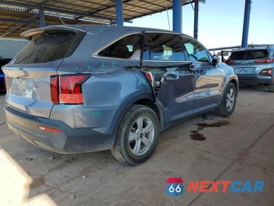 Trzecie zdjęcie samochodu z tyłu: 2023 KIA SORENTO LX VIN:5XYRG4LC0PG200543 - miniatura