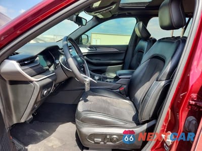 Zdjęcie 7 z 13 samochodu: 2023 JEEP GRAND CHEROKEE LAREDO VIN:1C4RJHAG7P8889650 - miniatura