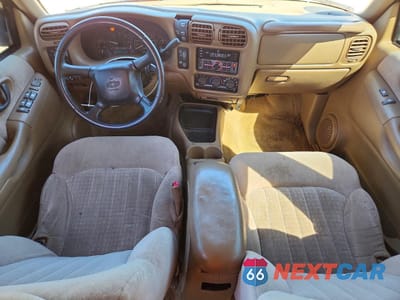 Zdjęcie 8 z 13 samochodu: 2002 CHEVROLET BLAZER VIN:1GNDT13W52K222885 - miniatura