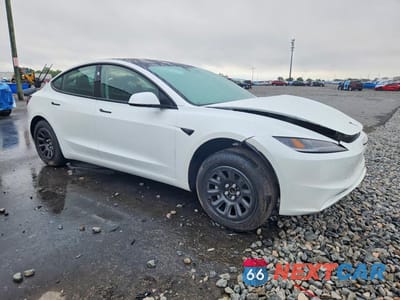 Czwarte zdjęcie samochodu z boku: 2025 TESLA MODEL 3 VIN:5YJ3E1EA4SF131586 - miniatura