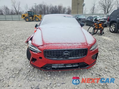 Piąte zdjęcie samochodu w środku: 2020 VOLVO S60 T6 R-DESIGN VIN:7JRA22TM4LG046761 - miniatura