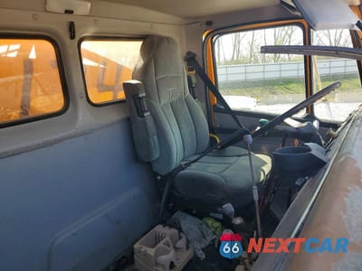 Zdjęcie 6 z 10 samochodu: 2000 FREIGHTLINER MEDIUM CONVENTIONAL FL70 VIN:1FV6HFAB4YHA74743 - miniatura