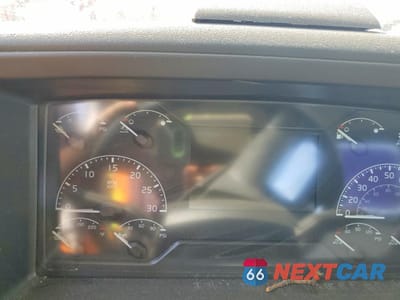 Zdjęcie 8 z 10 samochodu: 2022 VOLVO VNR - SEMI TRUCK VIN:4V4WC9EH7NN314635 - miniatura