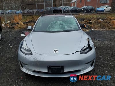 Piąte zdjęcie samochodu w środku: 2018 TESLA MODEL 3 VIN:5YJ3E1EB0JF114582 - miniatura