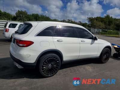 Trzecie zdjęcie samochodu z tyłu: 2018 MERCEDES-BENZ GLC 300 VIN:WDC0G4JB2JV037391 - miniatura