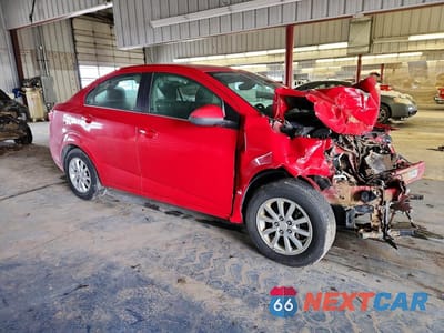 Czwarte zdjęcie samochodu z boku: 2017 CHEVROLET SONIC LT VIN:1G1JD5SH4H4100415 - miniatura