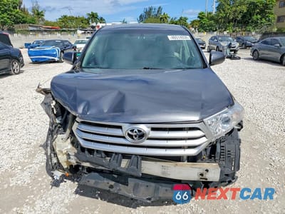 Piąte zdjęcie samochodu w środku: 2013 TOYOTA HIGHLANDER BASE VIN:5TDBK3EH9DS235034 - miniatura