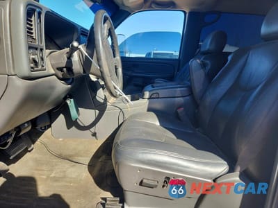 Piąte zdjęcie samochodu w środku: 2005 CHEVROLET SILVERADO C2500 HEAVY DUTY VIN:1GCHC232X5F813174 - miniatura