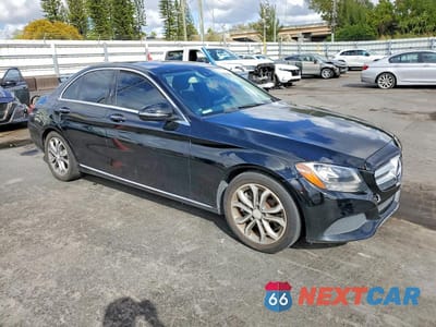 Czwarte zdjęcie samochodu z boku: 2017 MERCEDES-BENZ C 300 VIN:55SWF4JB6HU203826 - miniatura