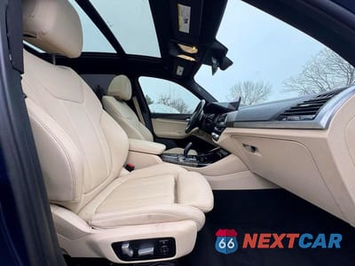 Piąte zdjęcie samochodu w środku: 2019 BMW X3 SDRIVE30I VIN:5UXTR7C5XKLF30580 - miniatura