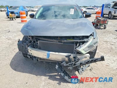 Piąte zdjęcie samochodu w środku: 2017 NISSAN MAXIMA 3.5 SV VIN:1N4AA6AP4HC409814 - miniatura