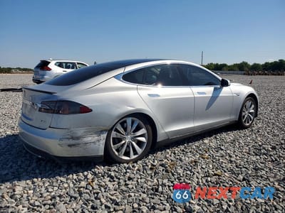 Trzecie zdjęcie samochodu z tyłu: 2013 TESLA MODEL S VIN:5YJSA1DP7DFP13116 - miniatura