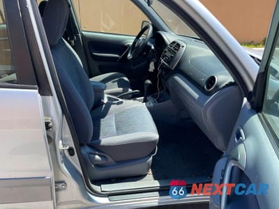 Piąte zdjęcie samochodu w środku: 2003 TOYOTA RAV4 BASE VIN:JTEGH20V930118398 - miniatura