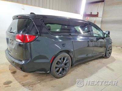 Trzecie zdjęcie samochodu z tyłu: 2018 CHRYSLER PACIFICA TOURING PLUS VIN:2C4RC1FGXJR197937 - miniatura