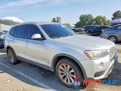 Czwarte zdjęcie samochodu z boku: 2017 BMW X3 SDRIVE28I VIN:5UXWZ7C30H0V87356 - miniatura