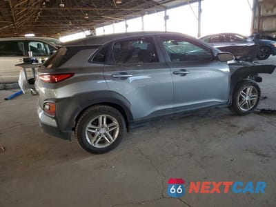 Trzecie zdjęcie samochodu z tyłu: 2020 HYUNDAI KONA SE VIN:KM8K12AA6LU432898 - miniatura