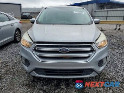 Piąte zdjęcie samochodu w środku: 2017 FORD ESCAPE SE VIN:1FMCU0GD7HUB61763 - miniatura