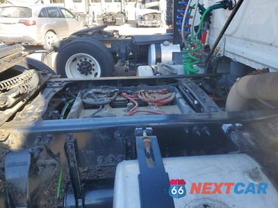 Zdjęcie 6 z 10 samochodu: 2016 FREIGHTLINER CASCADIA 125 SEMI TRUCK VIN:1FUBGEDV8GLHC5658 - miniatura