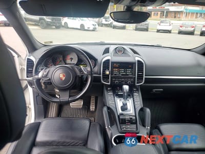 Zdjęcie 9 z 10 samochodu: 2012 PORSCHE CAYENNE S HYBRID VIN:WP1AE2A28CLA92574 - miniatura