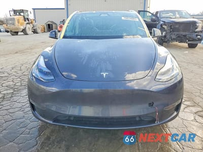 Piąte zdjęcie samochodu w środku: 2025 TESLA MODEL Y VIN:7SAYGDEEXSA363551 - miniatura