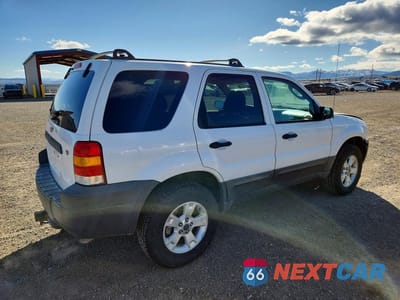 Trzecie zdjęcie samochodu z tyłu: 2006 FORD ESCAPE XLT VIN:1FMYU93126KB07933 - miniatura