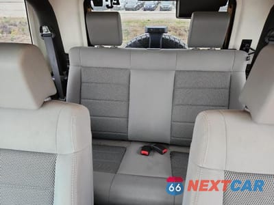 Zdjęcie 10 z 12 samochodu: 2008 JEEP WRANGLER SAHARA VIN:1J8FA54128L589692 - miniatura