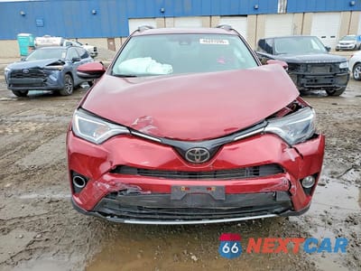 Piąte zdjęcie samochodu w środku: 2018 TOYOTA RAV4 XLE VIN:2T3RFREV3JW800402 - miniatura