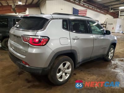 Trzecie zdjęcie samochodu z tyłu: 2019 JEEP COMPASS LATITUDE VIN:3C4NJDBB4KT593215 - miniatura