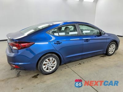 Trzecie zdjęcie samochodu z tyłu: 2019 HYUNDAI ELANTRA SE VIN:5NPD74LF8KH433303 - miniatura