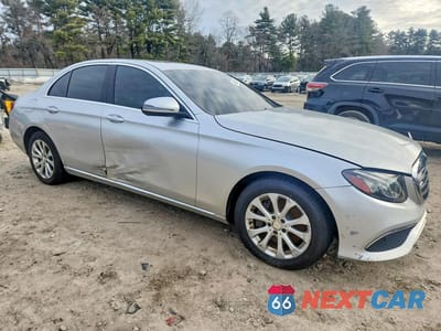 Czwarte zdjęcie samochodu z boku: 2017 MERCEDES-BENZ E 300 4MATIC VIN:WDDZF4KBXHA215313 - miniatura