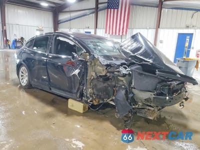 Czwarte zdjęcie samochodu z boku: 2020 TESLA MODEL X VIN:5YJXCDE22LF262647 - miniatura