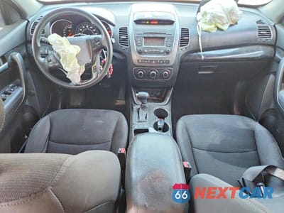 Zdjęcie 8 z 12 samochodu: 2015 KIA SORENTO LX VIN:5XYKT3A64FG594406 - miniatura