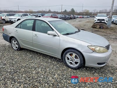 Czwarte zdjęcie samochodu z boku: 2002 TOYOTA CAMRY LE VIN:JTDBE32K420119764 - miniatura