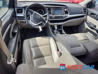 Zdjęcie 8 z 13 samochodu: 2019 TOYOTA HIGHLANDER XLE VIN:5TDJZRFH7KS569228 - miniatura