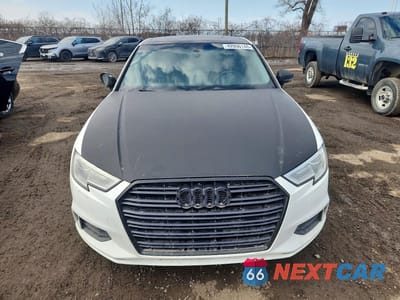 Piąte zdjęcie samochodu w środku: 2017 AUDI A3 VIN:WAUAUGFF2H1043643 - miniatura