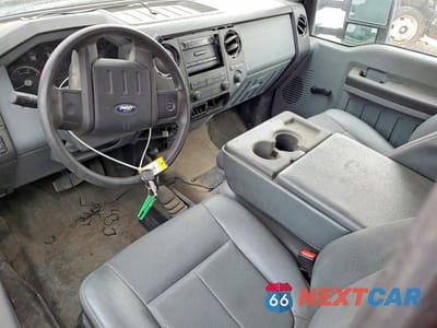 Zdjęcie 8 z 12 samochodu: 2013 FORD F550 SUPER DUTY TRUCK CAB AND CHASSIS VIN:1FDGF5HT5DEA42273 - miniatura