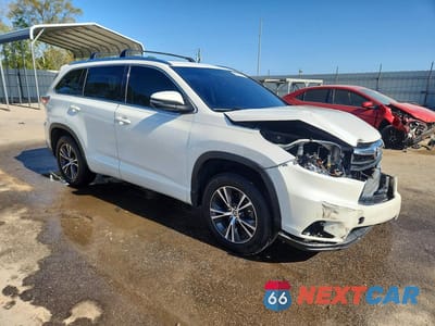 Czwarte zdjęcie samochodu z boku: 2016 TOYOTA HIGHLANDER XLE VIN:5TDKKRFH9GS133707 - miniatura