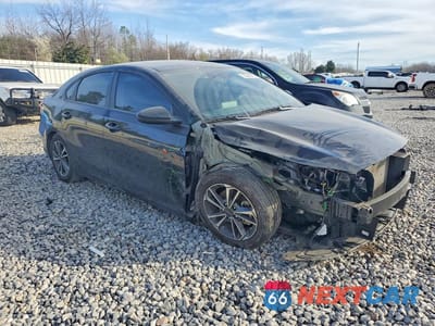 Czwarte zdjęcie samochodu z boku: 2024 KIA FORTE LXS VIN:3KPF24AD2RE819836 - miniatura