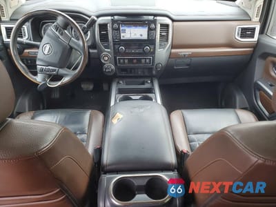 Zdjęcie 8 z 12 samochodu: 2017 NISSAN TITAN XD PLATINUM RESERVE VIN:1N6BA1F4XHN570718 - miniatura