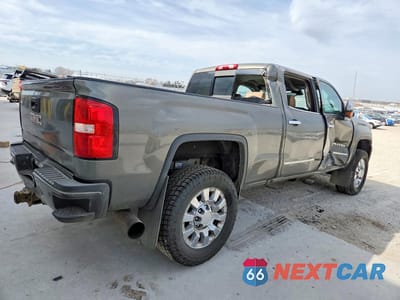 Trzecie zdjęcie samochodu z tyłu: 2018 GMC SIERRA K2500 DENALI VIN:1GT12UEY7JF193041 - miniatura