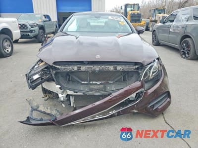 Piąte zdjęcie samochodu w środku: 2019 MERCEDES-BENZ E 450 VIN:WDD1J6HBXKF078396 - miniatura