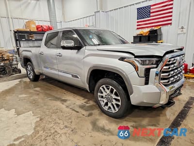 Czwarte zdjęcie samochodu z boku: 2024 TOYOTA TUNDRA 1794 EDITION VIN:5TFMA5EC2RX023038 - miniatura